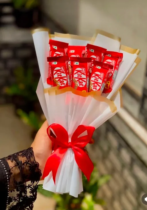 8 Pieces KitKat Bouquet – Send Gifts & Chocolates to Nepal