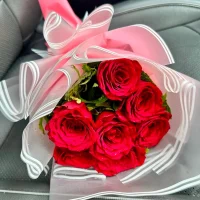 7 Rose Bouquet with Gypsy – Send Flowers to Nepal